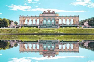 国际女子足球比赛：中国队一骑绝尘